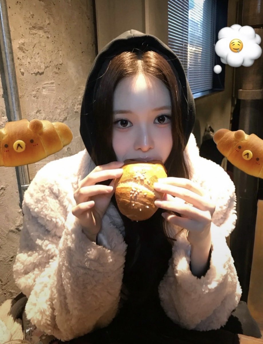 k0k0ba11's tweet photo. 우리 빵개 🥐🥖🍞🥯��

#이즈나 #방지민 https://t.co/75Cng8dKzl