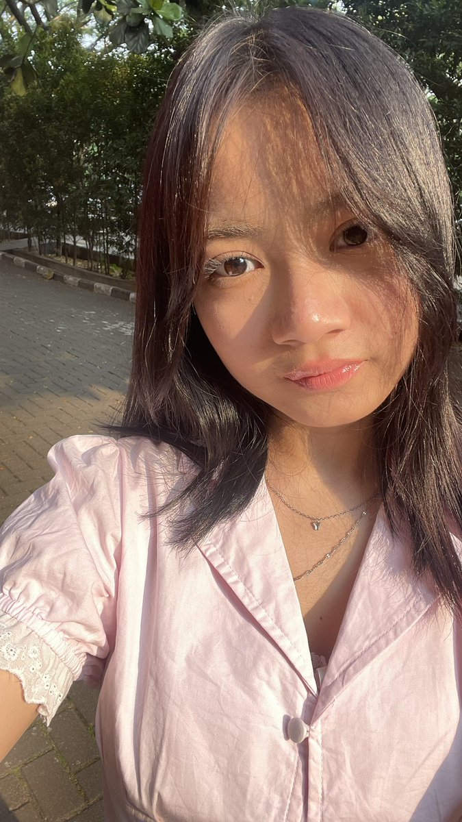cewliluw's tweet photo. beneran cinta sm baju pink by aesthete ini https://t.co/Blx1kL53Pj