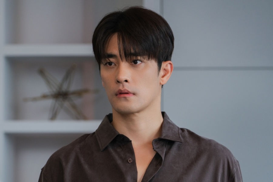 soompi's tweet photo. #SungHoon Is A Charismatic CEO Who Has It All In New Romance Drama "#WhatABossWants"
https://t.co/jmBDFOQr2R https://t.co/N6Oo44wMG0