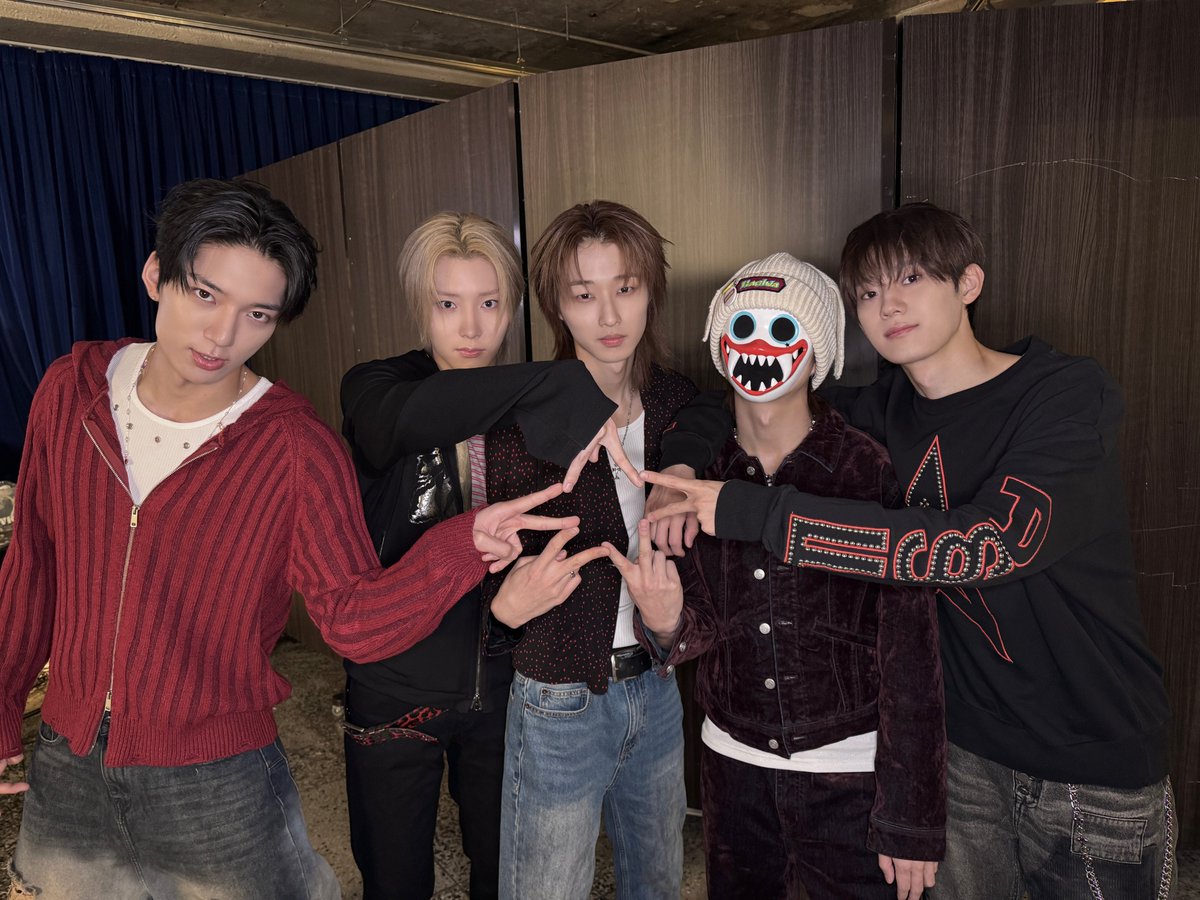 hrtzwav's tweet photo. [hrtz.pic] 260928

이 별로부터💫

#hrtzwav #하츠웨이브 
#TheSecondWave_MOMENTUM 
#MOMENTUM #ALIVE https://t.co/Vo2LAKX3UV
