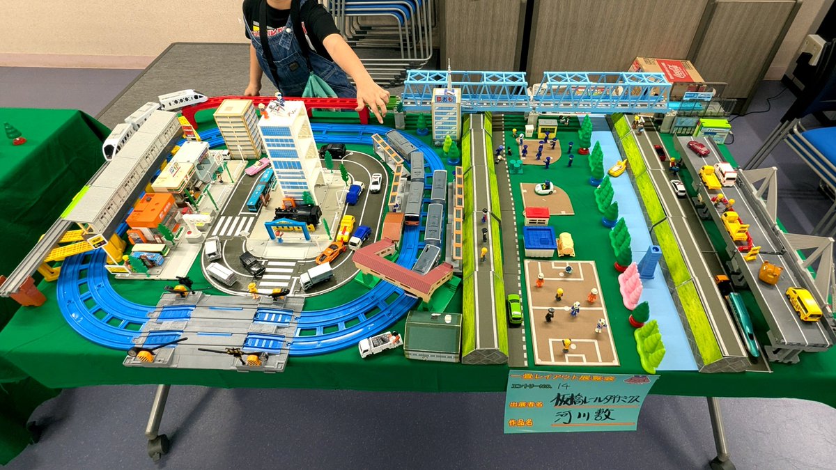 itabashi_rd's tweet photo. 9/27(日)　高尾の森ワクワクビレッジにて【1畳レイアウト展覧会】に出展しました！
河川敷をテーマに荒川を再現。
戸田辺りや、四ツ木、堀切など、走る車両などで印象が変わるハイブリッド河川敷となりました！

主催：
@usaguitar2022
 @Mc103_2503
お声がけ頂きありがとうございました！
#ぷら高尾 https://t.co/b5AThRyLfq