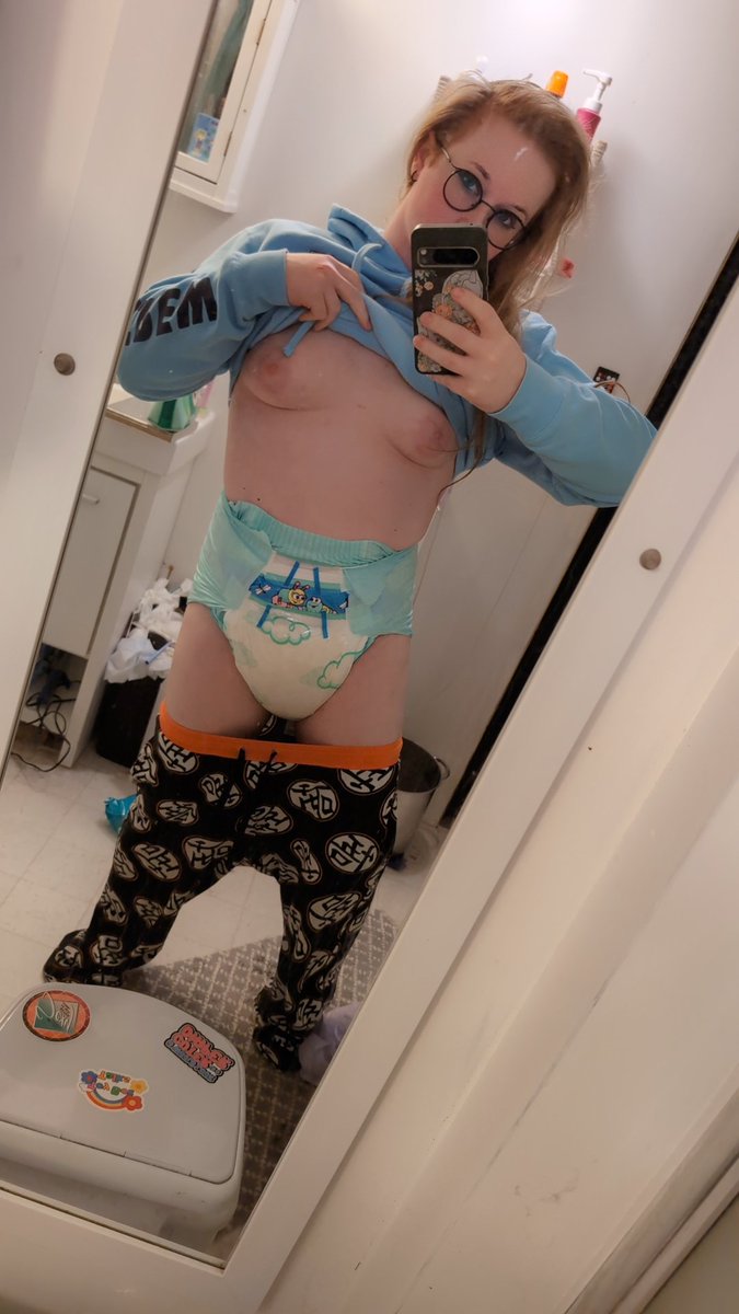 lilCabbagepatch's tweet photo. Long night if playing video games with friends. Super soggy 🥺 https://t.co/OTYng1lmph