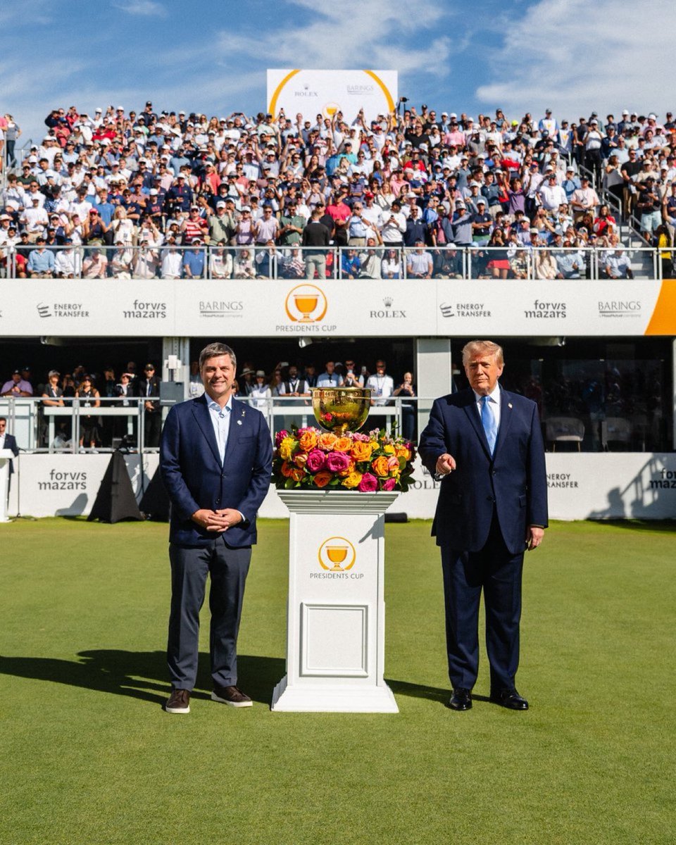 DONALDTRUMPJRXC's tweet photo. 🚨 BOOM! PRESIDENT TRUMP JUST GOT INTRODUCED AS HONORARY CHAIRMAN OF THE 2026 @PRESIDENTSCUP 

The 45th and 47th President of the United States, out there for Team USA on a Sunday.

That is American strength showing up in person.

I love seeing Trump honored where it belongs… front and center for this country.

USA! USA! USA!