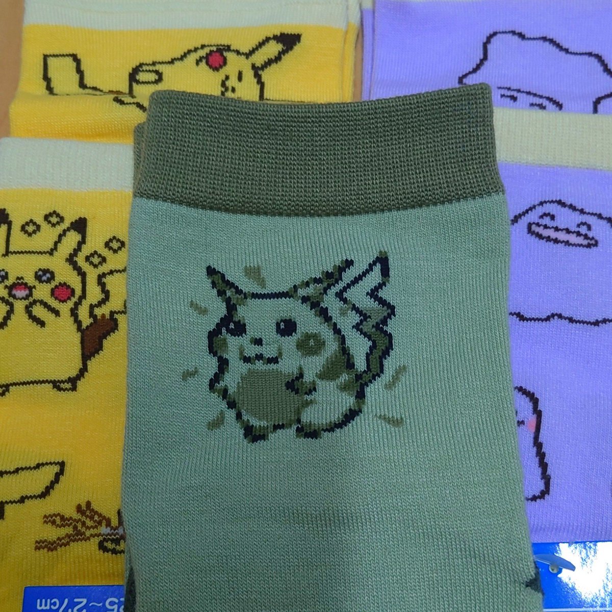 mikijojo's tweet photo. なにげにポケセンの靴下はじめて買った🧦初期ピカかわわ https://t.co/zSTz8aC0Jk