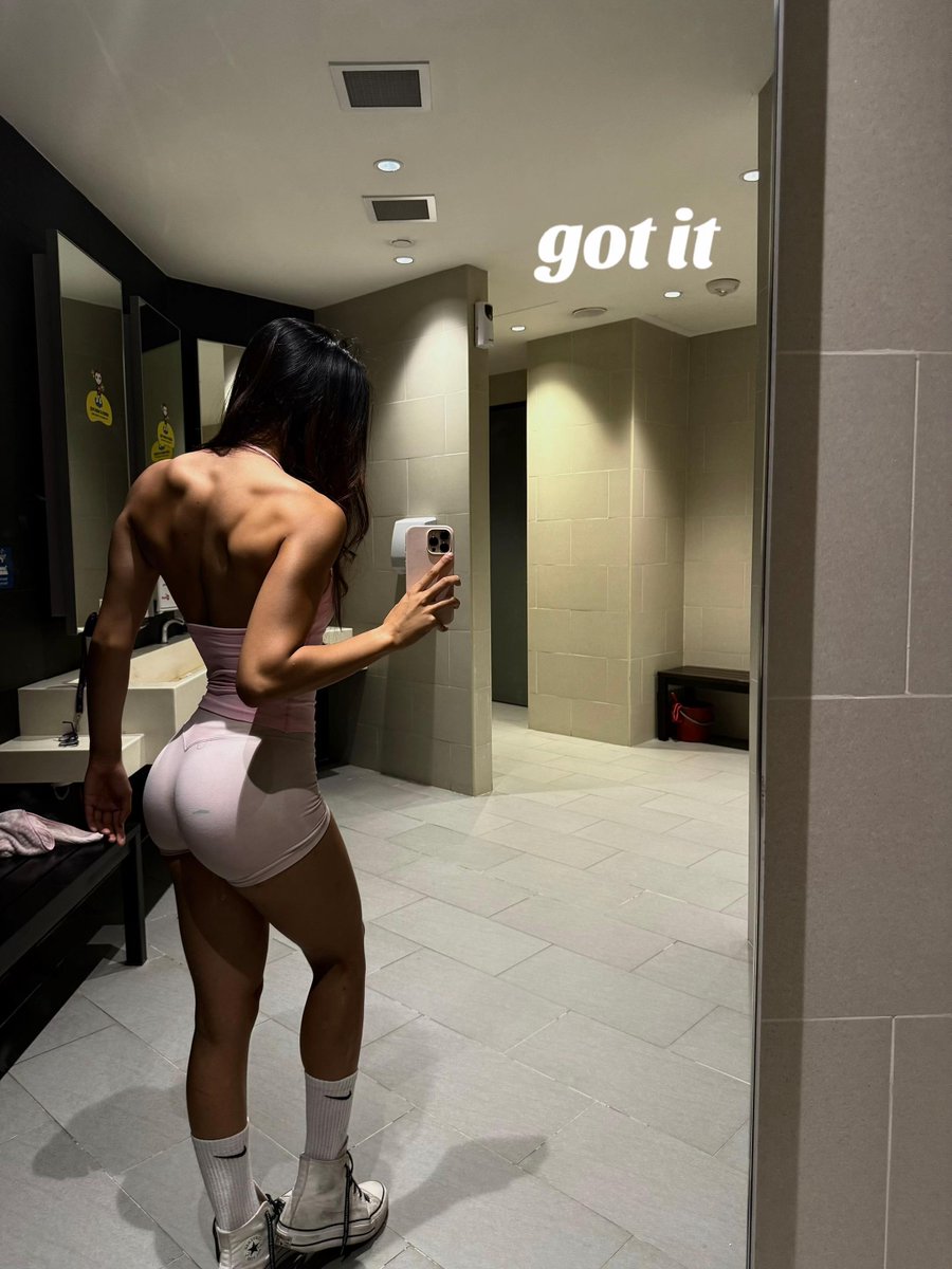 oxlong48479's tweet photo. i have another slutty set of herssss like if you want me to post it ;) #xmm #sgxmm https://t.co/rWD15QSsXG