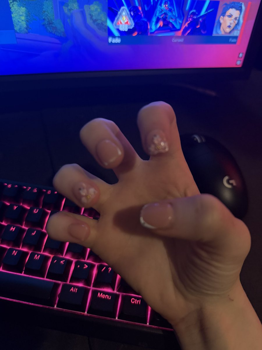 ailecvl's tweet photo. The nails are finally off, we are hitting radiant this act https://t.co/vhEduSeorJ