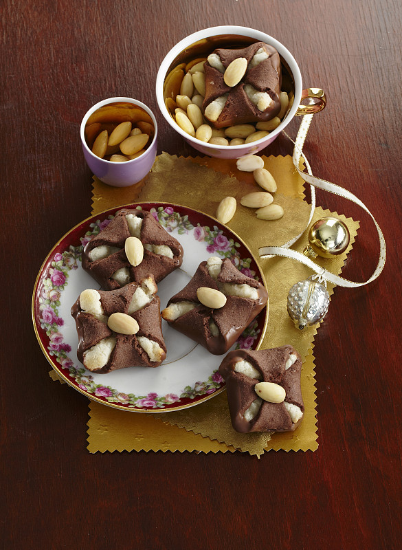 CatinaStitzel's tweet photo. Nuevos snacks crujientes de maní con chocolate! Perfectos para compartir con amigas mientras ves una peli https://t.co/WrSXVKth1o