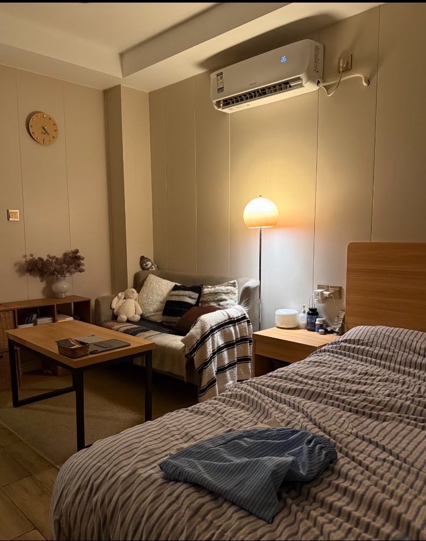 beigecorner97's tweet photo. Bedroomm https://t.co/l5Ixc5Bp6U