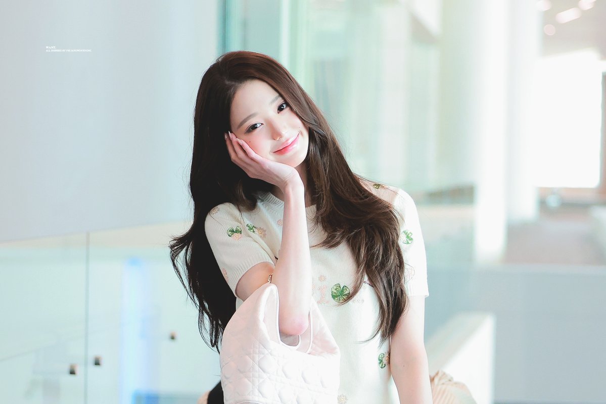 want__wy's tweet photo. 260928 워녕공주 디올이랑 첫 PFW🇫🇷 많관부 ~~~~~~~ #ParisBoundWonyoung #JANGWONYOUNG #WONYOUNG #장원영 #DiorSS27 @Dior @IVE_twt https://t.co/k1opht9yLl