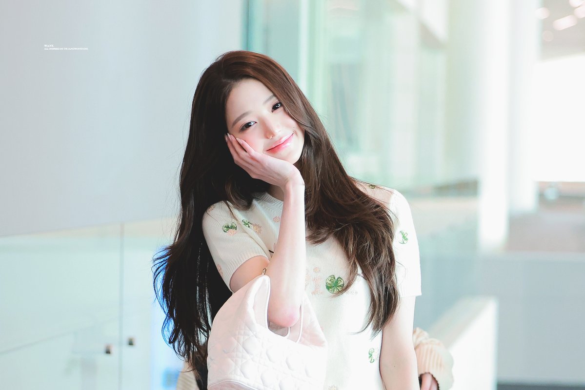 want__wy's tweet photo. 260928 워녕공주 디올이랑 첫 PFW🇫🇷 많관부 ~~~~~~~ #ParisBoundWonyoung #JANGWONYOUNG #WONYOUNG #장원영 #DiorSS27 @Dior @IVE_twt https://t.co/k1opht9yLl
