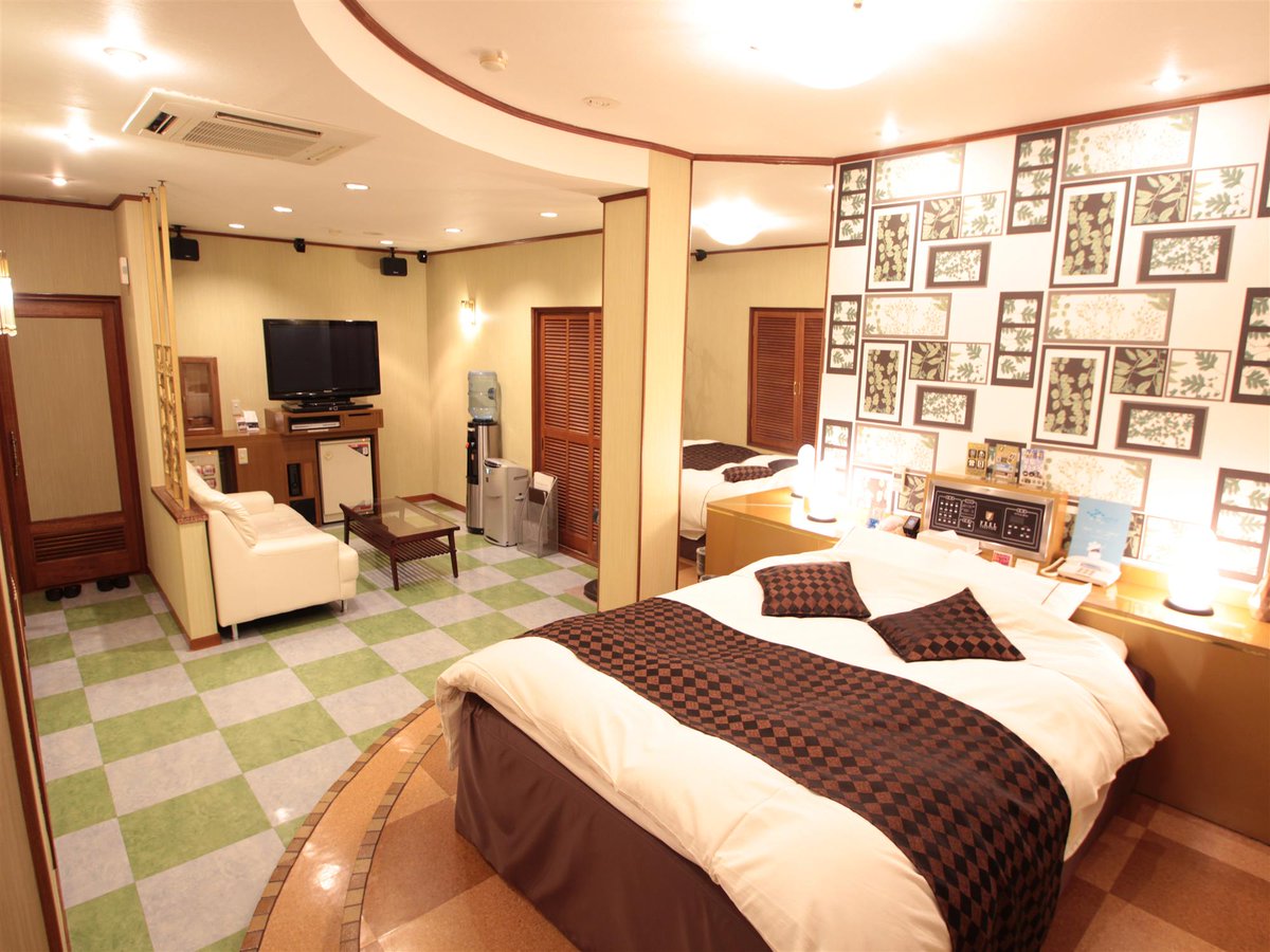 hapihote's tweet photo. 🌅琵琶湖が一望できる極上の絶景リゾート🔭

美しいロケーションで特別な夜を。
天蓋ベッドや本格サウナ、
SMルームなど趣向を凝らした客室が目白押し👀
二人だけの刺激的で贅沢な時間を
存分に満喫できます🎭🥂

FEEL LAKE VIEW @feel_lake_view 
https://t.co/Ha1uDs8iSl
#ハピホテ #ラブホ #滋賀 https://t.co/hehop6pIRO