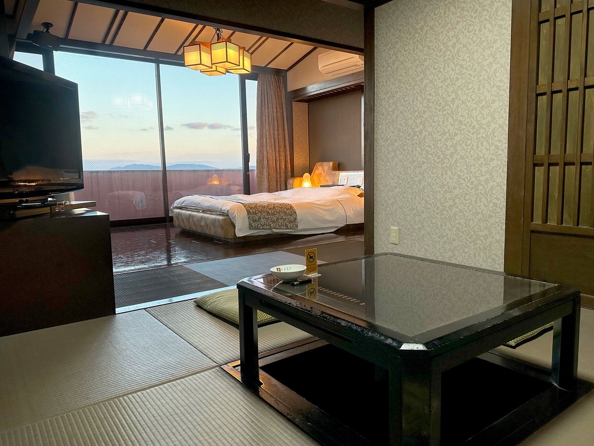 hapihote's tweet photo. 🌅琵琶湖が一望できる極上の絶景リゾート🔭

美しいロケーションで特別な夜を。
天蓋ベッドや本格サウナ、
SMルームなど趣向を凝らした客室が目白押し👀
二人だけの刺激的で贅沢な時間を
存分に満喫できます🎭🥂

FEEL LAKE VIEW @feel_lake_view 
https://t.co/Ha1uDs8iSl
#ハピホテ #ラブホ #滋賀 https://t.co/hehop6pIRO