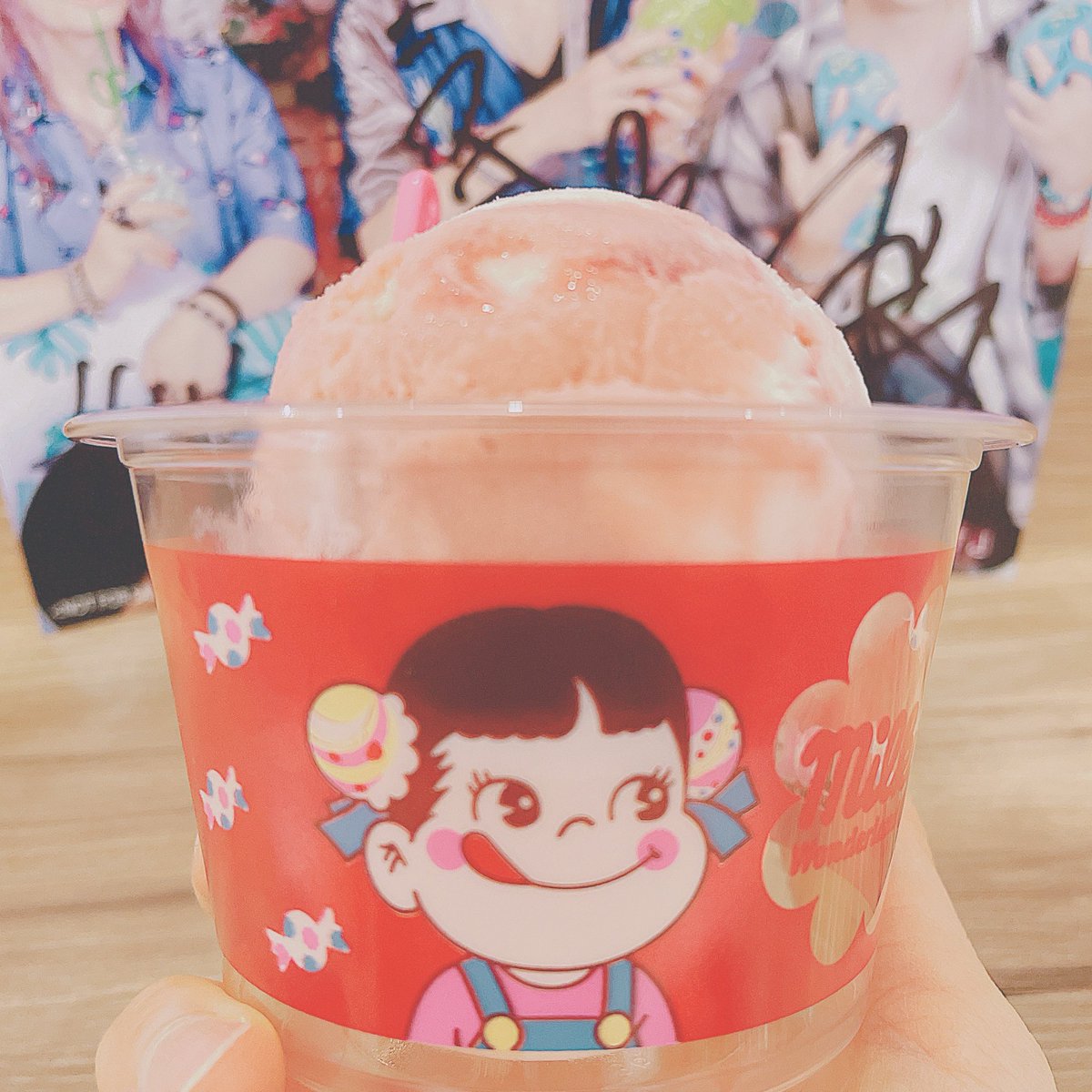 Cherrye7sy's tweet photo. きののわたちみたい。

お団子🍡に眼球ペロリン🩸🩸🩸

きのの薔薇さん🌹のお色がとっても絶妙なピンクでかわゆ。アンティークな感じ🌹

きの19番だたから、３列目行けたぁ💖

3人の麺にちぇりいちゃん🍒てサインしてもらえてうれぢい♡  . ໒ ͚.ིྀ ݂ . ͚১֯݀    𓂂 https://t.co/1rf8QA0Xi1