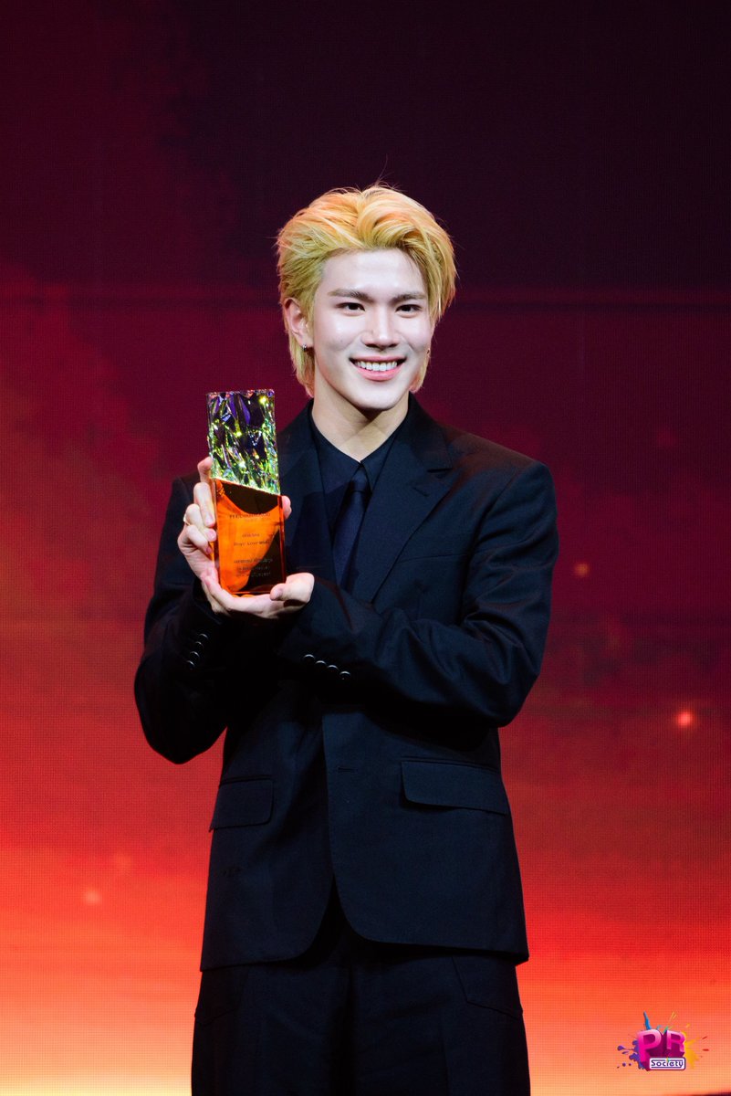 gboyyyyypx's tweet photo. เมื่อวานขึ้นรับรางวัลในฐานะนักแสดง วันนี้คอนเสิร์ตเดี่ยวครั้งแรกในชีวิต 3 รอบการแสดง sold out! น้องโฟ้ดคอมพลีททั้งด้านนักแสดงทั้งด้านศิลปินมากกกก ของเค้าแรงจริงๆน้องงงงงงง🥳🥳🥳🥳

#FourthConcert
#FourthBLActorOfTheYear
#Fourthnattawat #โฟร์ทณัฐวรรธน์ https://t.co/m1t02bmch7