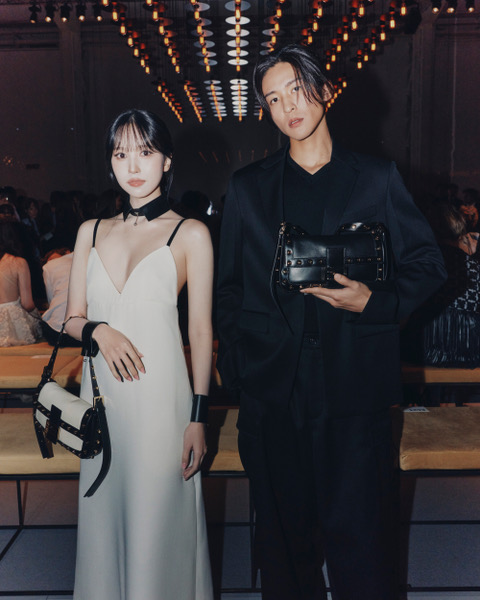 talent_databank's tweet photo. 【写真追加】
フェンディ2027年春夏コレクションのショーにMINA、目黒蓮が出席！貴重な2ショットが公開！

▼詳細はこちら
https://t.co/qu9cZN56Gh

#FENDI #MINA #目黒蓮 https://t.co/nKS5g7QNJs