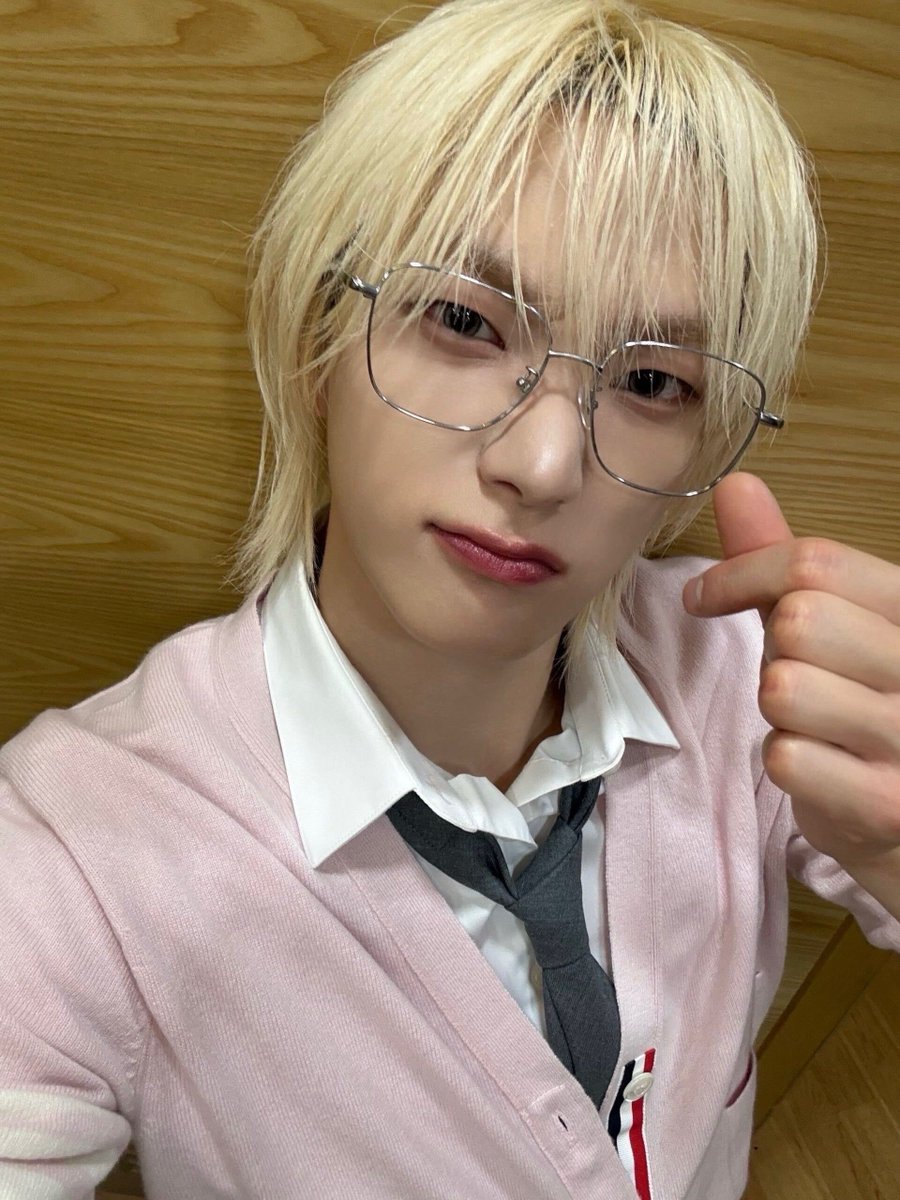 oparksungho's tweet photo. Thank you so much to ONEDOOR for cheering me on for my first Music Core appearance today ❤️ Please look forward to the many different sides and moments I’ll show you as MC Park from now on! https://t.co/5jsx6G93mc