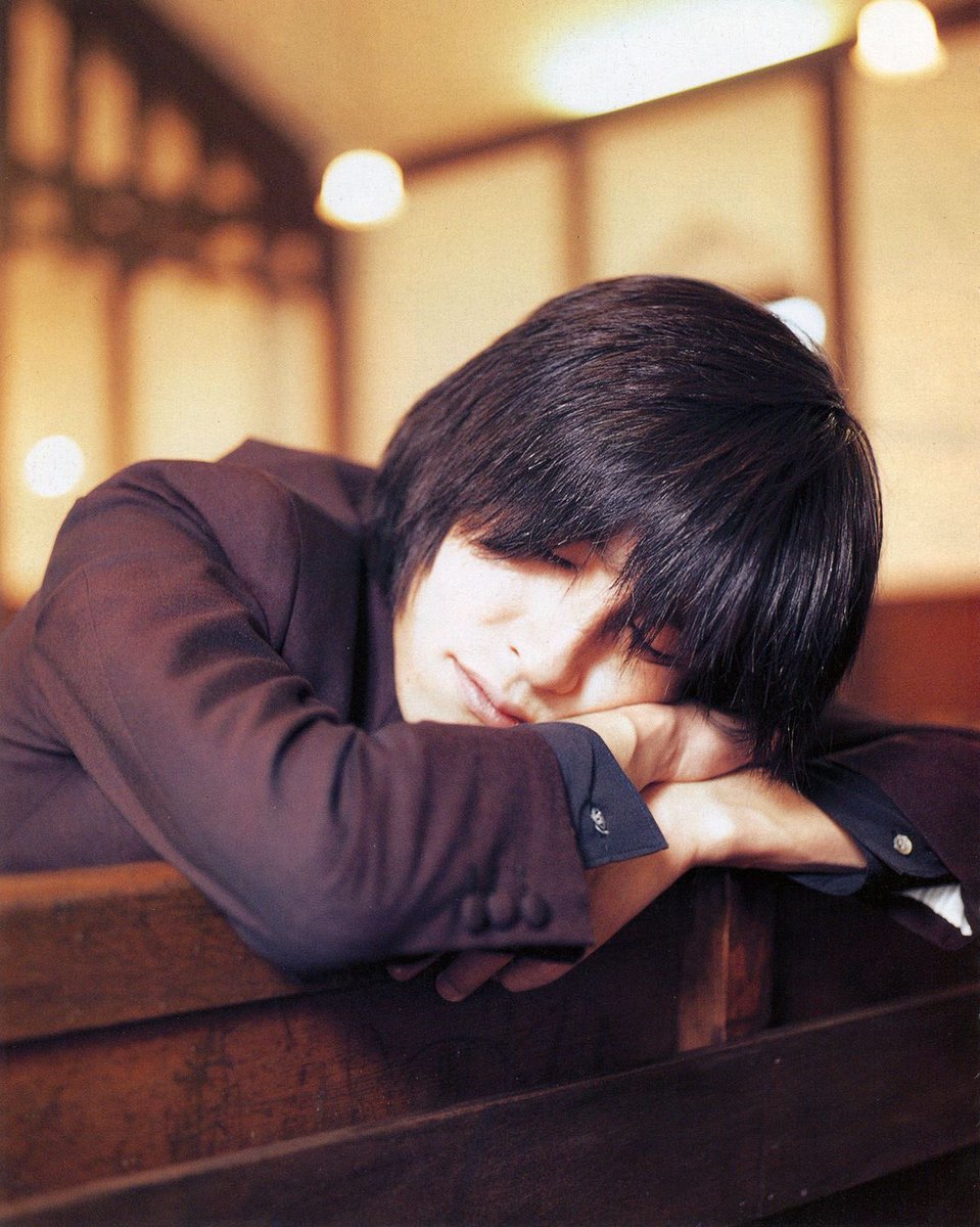 karaza25's tweet photo. 女性から見た男前と男性から見た男前の違いみたいなやつ、確かにbirthday期のチバユウスケは男性的な男前だと思う。
でもミッシェル中期はわりと中性的なんよなぁ、、、髪型かな、、、。 https://t.co/746mNfwiu4