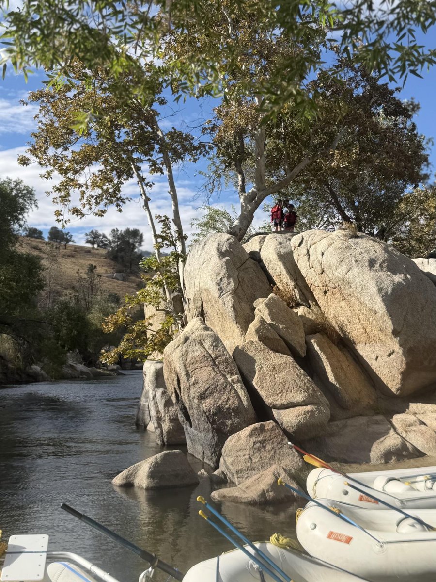 Tulip_NPC's tweet photo. Paddling was a total workout, but it was so much fun! 10/10 would do it again https://t.co/dNTB4sHDD9