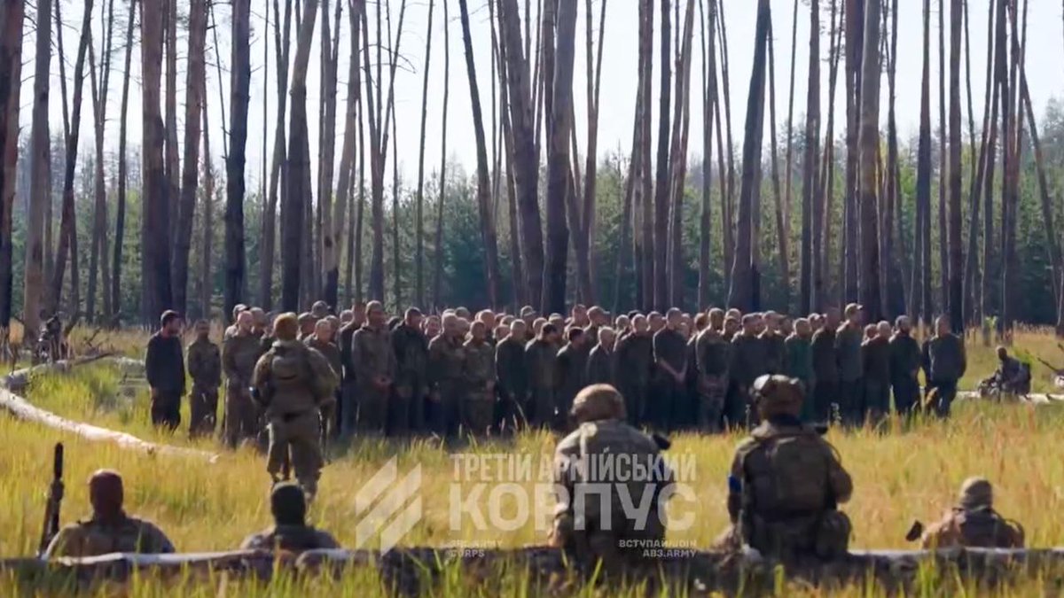 nexta_tv's tweet photo. 🔥 Biletskyi: Russian troops “slept through” the real Ukrainian strike and were taken prisoner on the Lyman front

Ukraine’s 3rd Army Corps says it has completed the third phase of its offensive operation “Vivaldi.” According to corps commander Andrii Biletskyi, Ukrainian forces liberated Nove, Ridkodub and Katerynivka, while also restoring control over Karpivka and Novomykhailivka.

According to the 3rd Army Corps, Ukrainian forces misled the Russians about the direction of the main assault. Russian units shifted reserves toward Shandryholove–Zelena Dolyna, while the main strike was actually focused on Nove.

As a result, the corps says some Russian units found themselves in a difficult position and began surrendering. The Ukrainian side reports more than 250 prisoners of war, including officers, pilots and artillerymen.