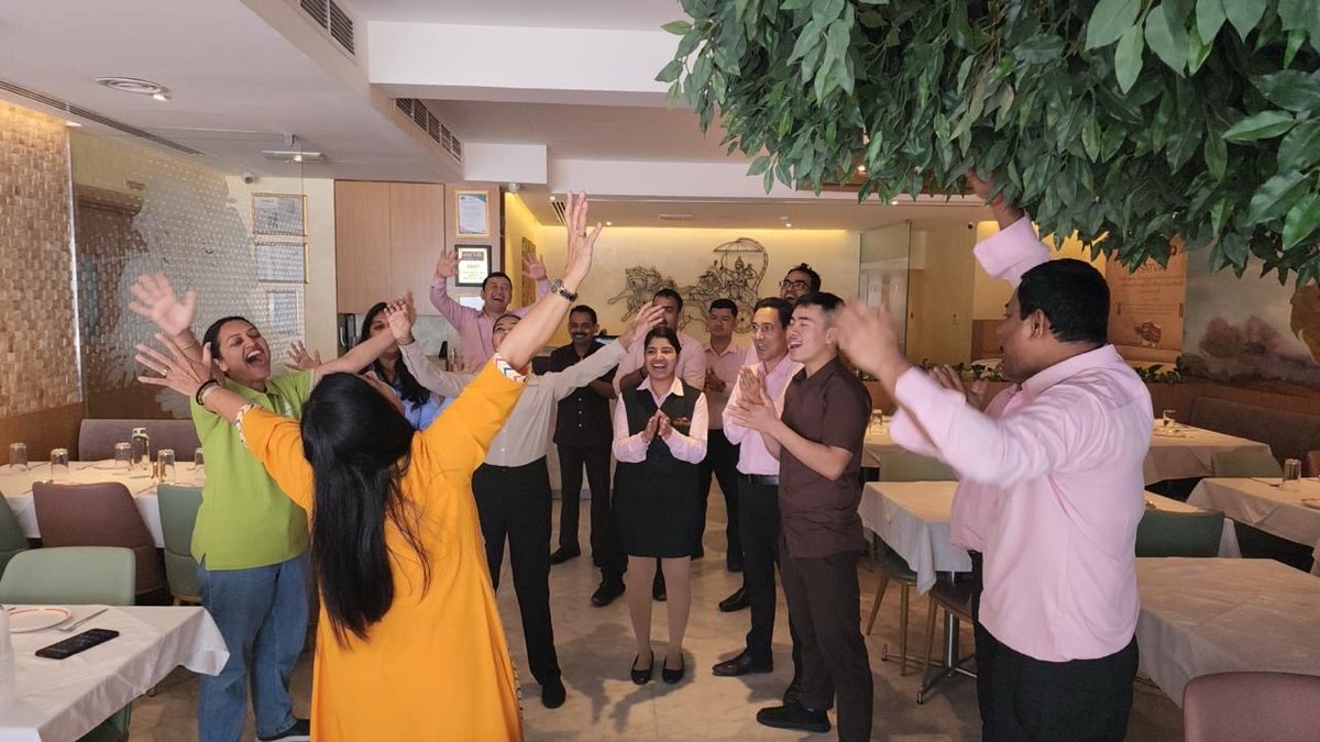 Arogyayatra's tweet photo. There is something truly powerful about laughter at work.

Not just the laughter that comes from a perfectly timed joke or a funny story over coffee break, but also the kind we create intentionally through Laughter Yoga. https://t.co/RbzhzYzIpn