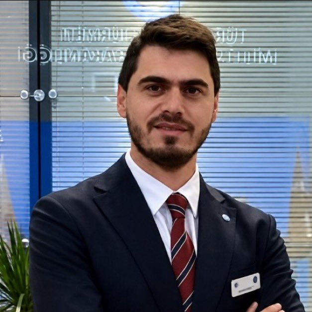 thshaber's tweet photo. Fon soruşturması kapsamında, Hazine ve Maliye Bakan Yardımcısı Osman Çelik’in damadı İskender Balcı için yakalama kararı çıkarıldı.

(Sözcü) https://t.co/j3OXUKrn2K