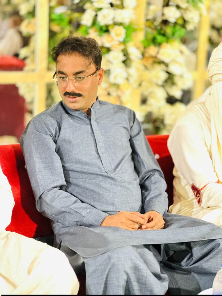 Kainatkhan4y's tweet photo. 27 ستمبر کو پیپلز پارٹی کے نوجوان رہنما @bilalshoro376 نے فرینڈز بینکوئٹ پی ایس-60 قاسم آباد حیدرآباد میں ہاشم نوحانی کے صاحبزادے کی شادی میں شرکت کی اہلِ خانہ کو مبارکباد دی اور نئے جوڑے کے لیے نیک تمناؤں کا اظہار کیا۔
#BilalKhanShoro #PPPP #PS60 https://t.co/X7Izq14rVu