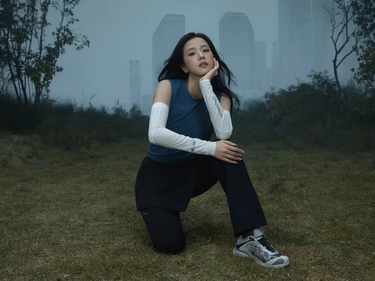 NEWSJISOO's tweet photo. #JISOO x Salomon. https://t.co/rDnxI1f79T