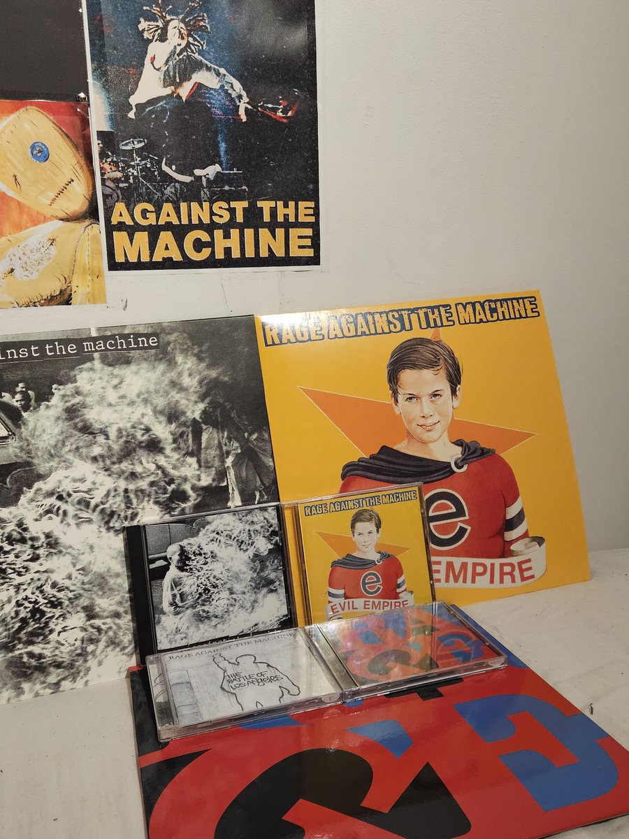 7h30d0R33's tweet photo. Guys, I don't like #RageAgainstTheMachine that much, right? https://t.co/lVX6jl6Fvj