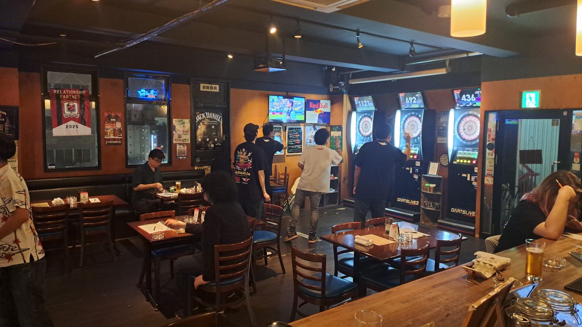 DartsbarFanta's tweet photo. 本日リーグホーム戦ありますので、通常営業23時頃��となっております！
その後は朝まで営業しておりますので、よろしくお願いします！

札幌市中央区南7条西3丁目LC弐番館7F
Tel.011-512-2326
営業 19時～朝5時
#ダーツバー  #投げ放題  #飲み放題  #すすきの #DARTSLIVE3 https://t.co/PlNugmzghh