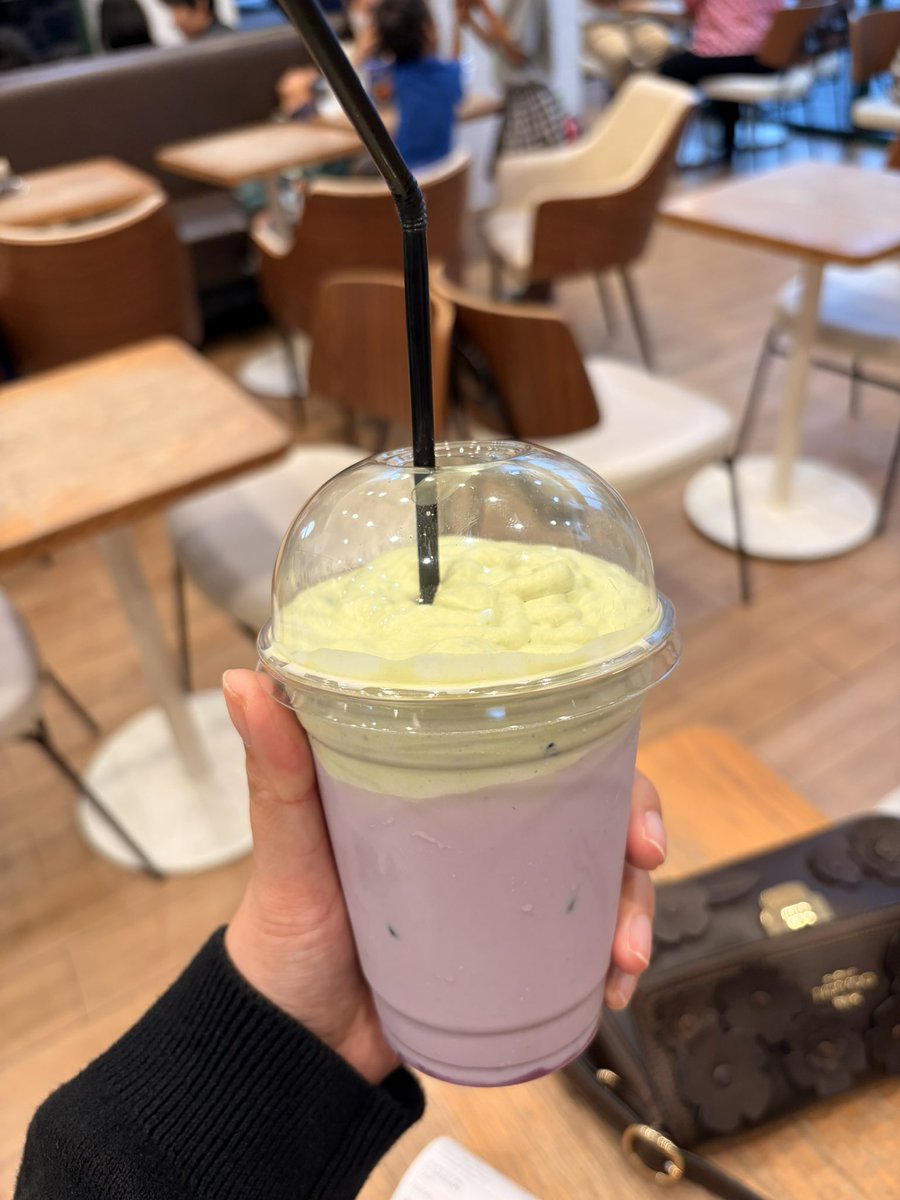 naaazzzs's tweet photo. Ube creamy matcha latte by TLJ! ehhh ternyataaa enakkk jugaaa! harga 38,000an, rasanya tuhh dominan ube nya aja, gaada hint hint dari matchanya https://t.co/k49j0lwPD0