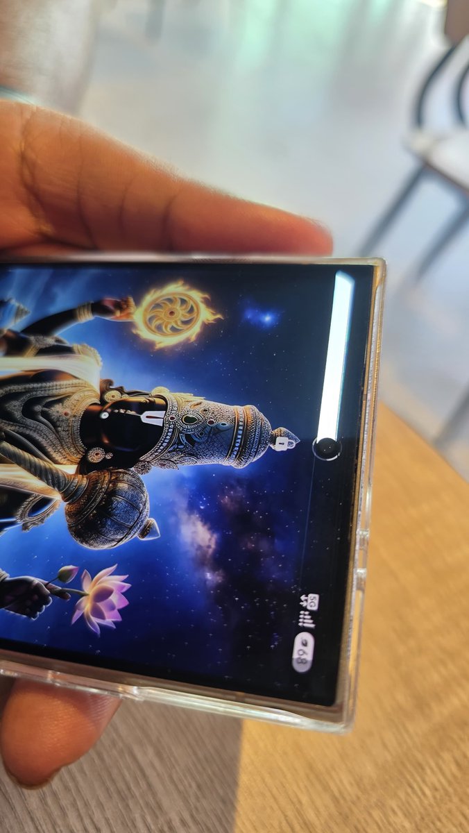 nikhilpatel_9's tweet photo. @SamsungIndia 
Purchased S24ultra on July 8 2025 
Usage was really good , phone was great 
Suddenly one fine day ...Without any external pressure or without any external damage .... Got a white light bar on screen and a corner went black .... 
Solution? https://t.co/BxW8QCCKUA