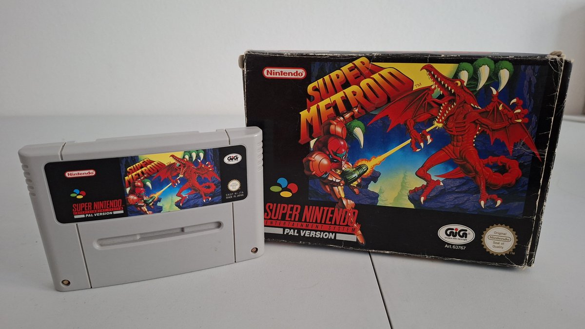 ClaudioCorli's tweet photo. @narpo_juri Più volte! Questa è la mia copia originale, compratami a caso da mia mamma nel 94/95: che culo! Perché è un capolavoro assoluto, un gioco seminale per il medium. Probabilmente non farà lo stesso effetto ora perché, con nomi e varianti, l'hai in realtà già giocato più volte 😁 https://t.co/TtynpuVx1W