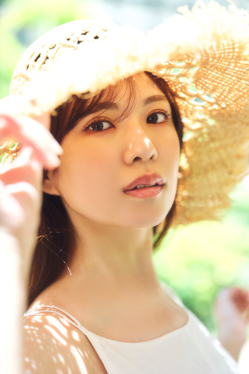 ayakaphotobook's tweet photo. 本日写真集発売日㊗️🎉

楽しみにお待ちいただいていたみなさま。
せひお近くの書店でお迎えしてくださいー！

#岡本彩夏 #岡本彩夏1st写真集 #すきだらけ #あーーやと２人旅
@ayaka812_O @ayakaphotobook https://t.co/lzrQSsnL1E