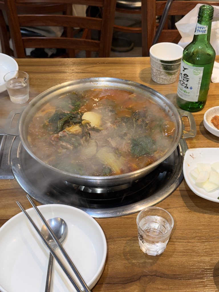 chouclnou's tweet photo. 5. 테라스가 있는 와인바...🫰🏻
6. 노래방에서 소화시키고 감자탕에 소주ㅎㅎㅎ😍 (부른 노래는 무시 부탁드려요) https://t.co/OqePF8l7BM