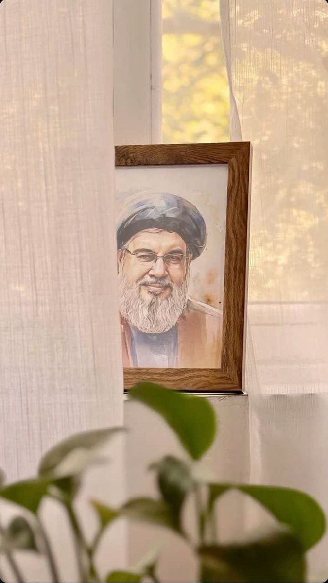 _yaminiy's tweet photo. چه خصلتی یک فرد را در دل‌ها ابدی می‌کند؟ #سید_مقاومت با صداقت و اخلاص خود بر قلب‌ها حکومت می‌کرد. https://t.co/kOLhwv3yPx