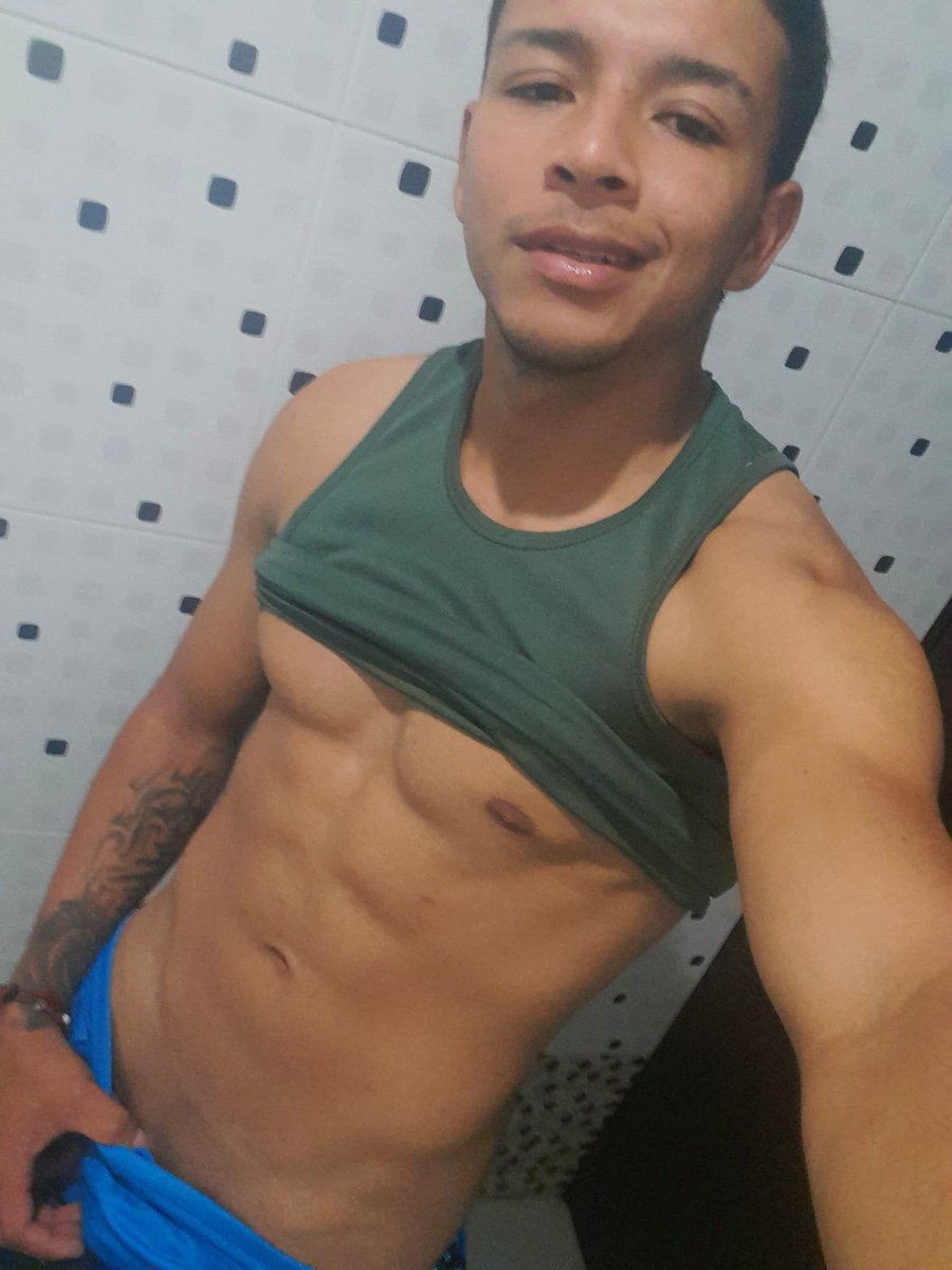 LeandroRuiz687's tweet photo. La Cara // La Verga https://t.co/q2KtygFqAZ