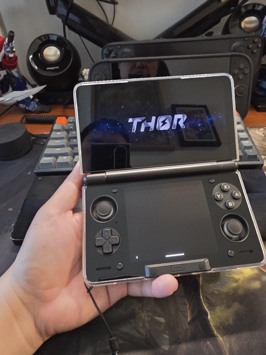 alexanderluis's tweet photo. This finally came, now i just need to block some time to actually set it up... #aynthor #retrohandheld #retrogaming https://t.co/I5ltpJYmiA