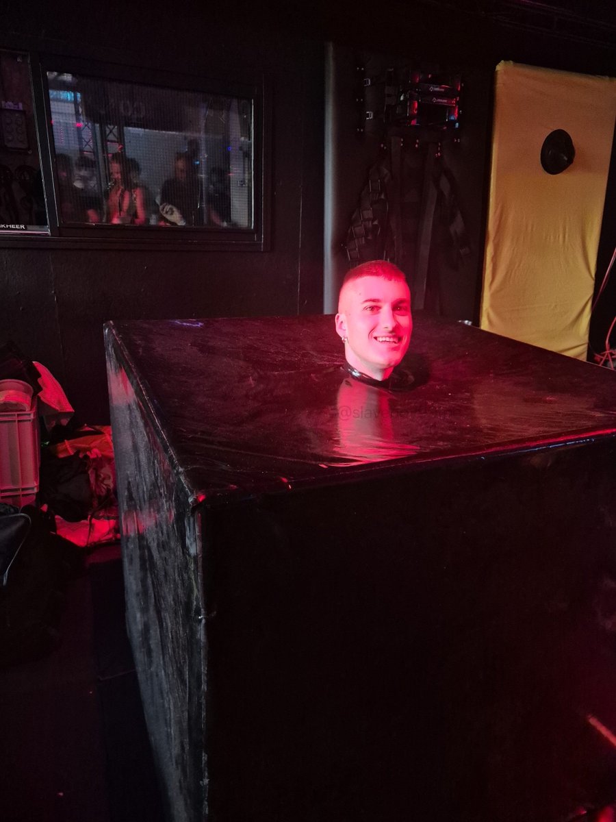 slaveboy99tpe's tweet photo. First time trying the vacuum cube.
How it started vs How it ended 😈

#rubber #kink #twink #fetish #slave https://t.co/kJweJbmcAB