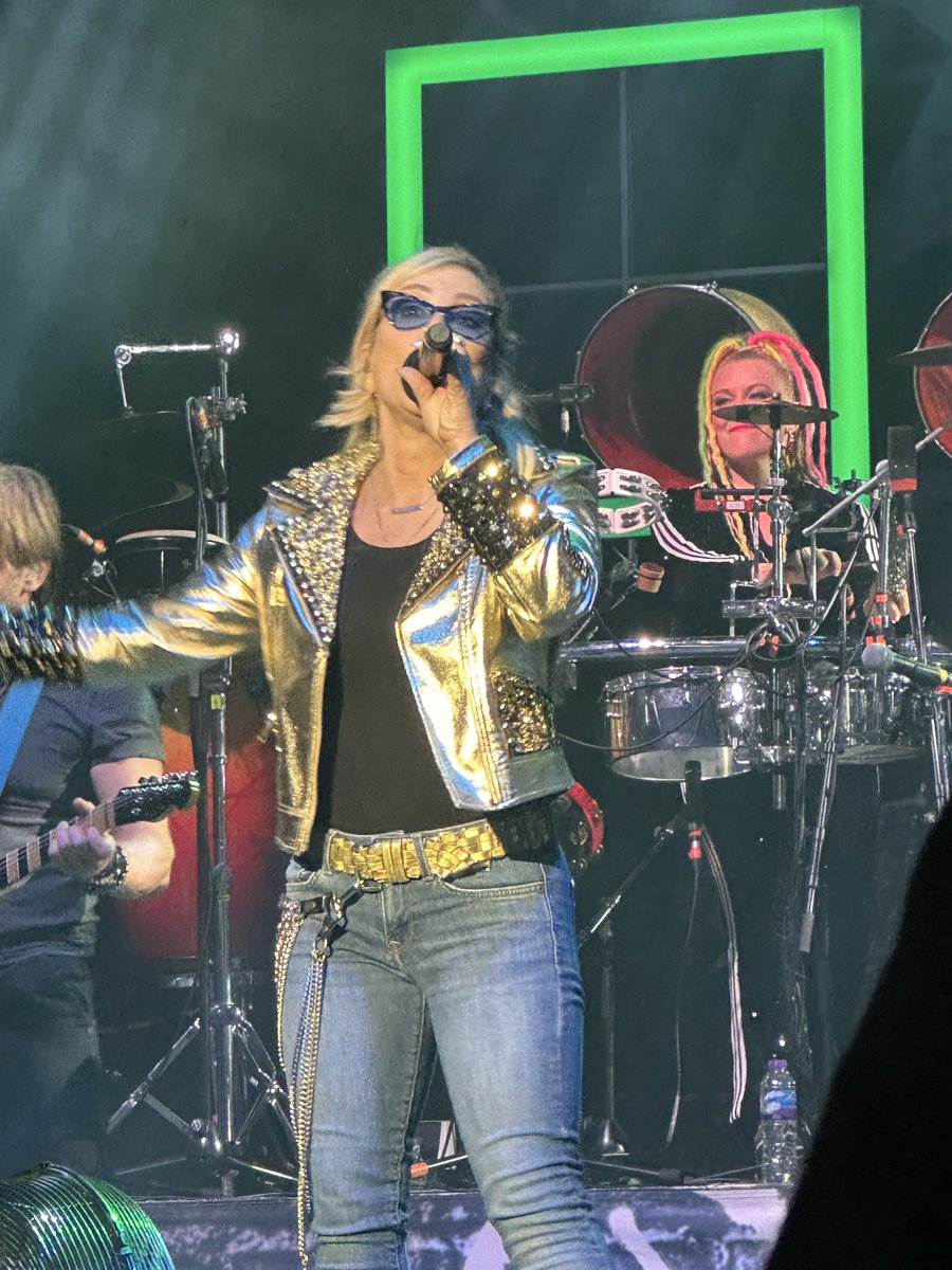 AJDowell's tweet photo. Massive *WELL DONE* to Anastacia, her ‘A-team’, and all her crew for an awesome gig in Brighton last night. Sounded awesome. 👏🏻

#NTKTour #Anastacia https://t.co/oEcxEFWBqC