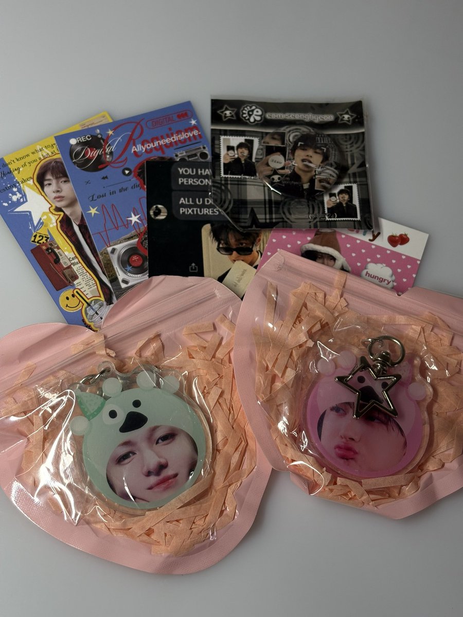 aca1rz's tweet photo. ⊹ ࣪ ˖  𝒉𝒂𝒑𝒑𝒚 𝒎𝒂𝒊𝒍 #airrived .ᐟ 🎱

HIIIII @eomsweethome! received the poyoyoi keychains naaa !!  may bago nanamang source of ingay ang ID lace ko 🤓  TYSM FOR THIS CUTIEEE 🫶🏻 and for the super smooth transacccc !!  ‘til our nexttt 🩷

✉️ : #thnxeomuch @eomseanblues https://t.co/WRUOn3G85v