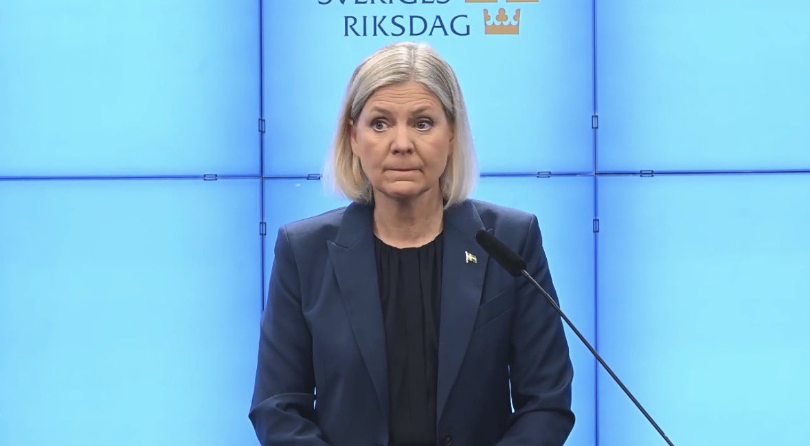RebeccaWUvell's tweet photo. Hej,
Jag är en stenhård förhandlare. Men så fort minsta motgång kommer ger jag upp. Första gången jag blev statsminister avgick jag. Andra gången föll budgeten. Nu vill jag bli det igen men trots att jag inte förhandlat med V om talman eller ens berättar vem ger jag upp nu. Igen. https://t.co/F90gfE5mtj