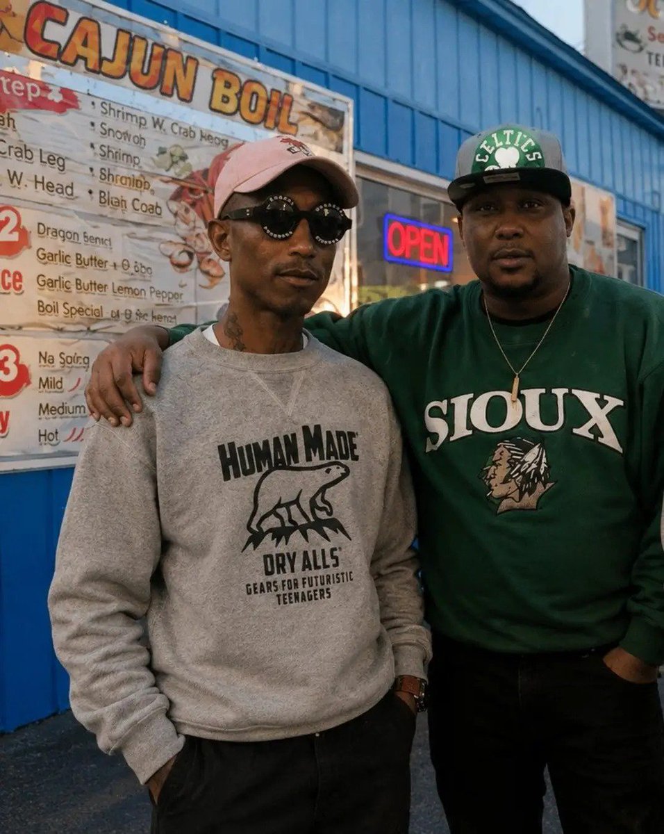 chevyab757's tweet photo. From Paris to #Sharkcity....Skateboard P was back in the 757 streets recently at a hood seafood spot in Norfolk! He good....#2up2down #VaBeach #Norfolk https://t.co/Tm32JLnnOt