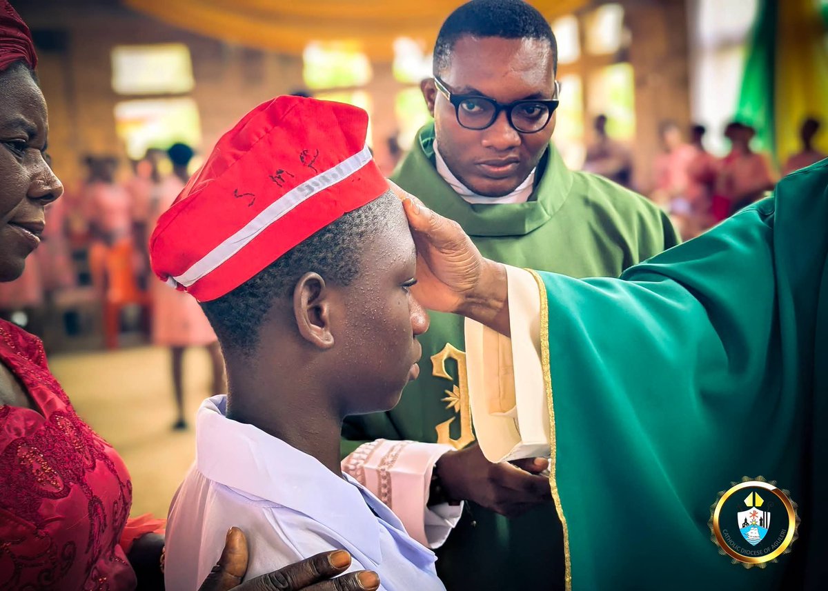 haywhyutd's tweet photo. Most Rev. Denis Chidi Isizoh was at Stella Maris College, Umueri yesterday for Mass, Confirmation and the school feast.

His point: stop treating the school as nobody’s job. Help build it. And “Stella” means star — you shine by learning, not by wasting the years.

He thanked Fr Anthony Dinyelu, staff, parents and the girls.

📸 CADIAG

#BishopDenisChidiIsizoh #StellaMarisUmueri #CatholicDioceseOfAguleri