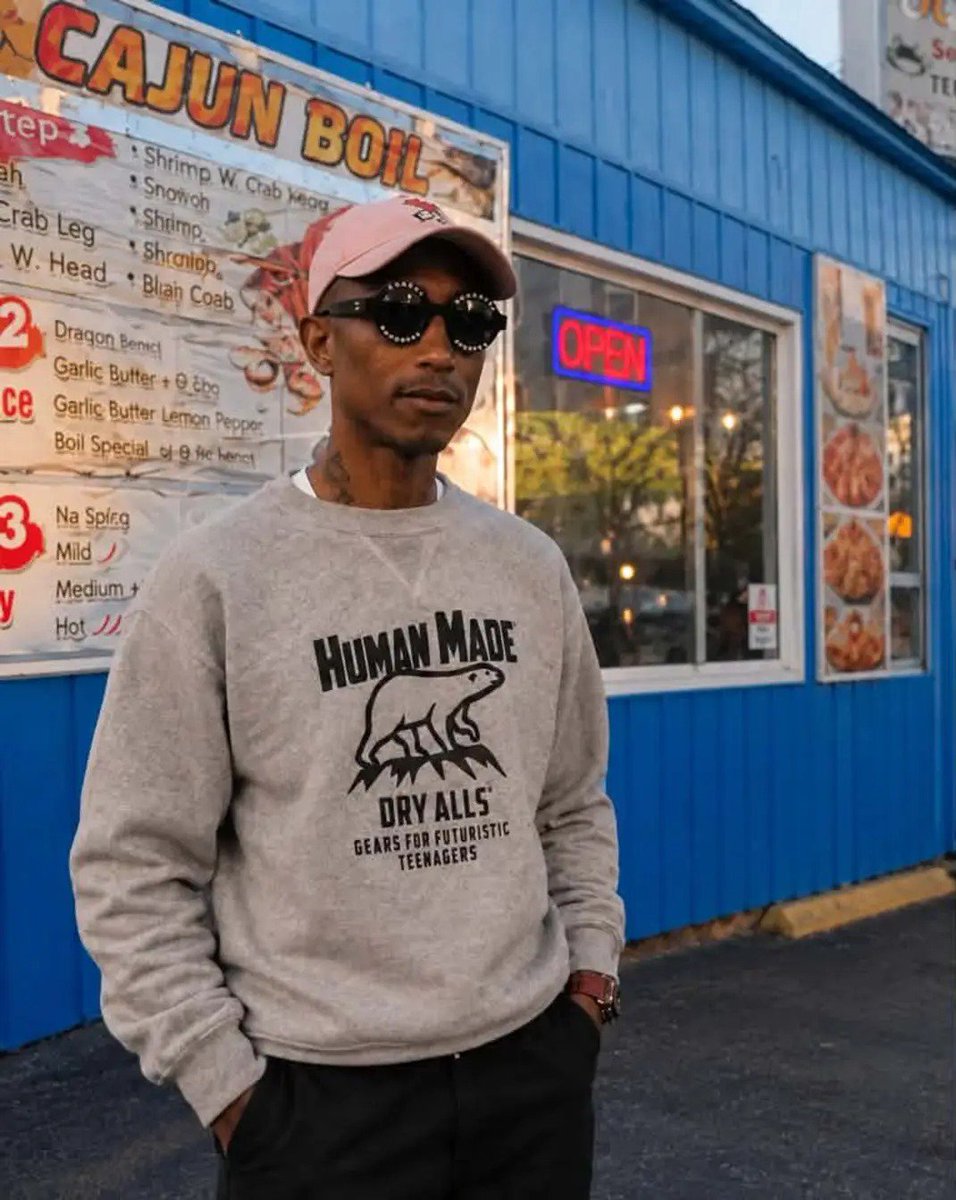 chevyab757's tweet photo. From Paris to #Sharkcity....Skateboard P was back in the 757 streets recently at a hood seafood spot in Norfolk! He good....#2up2down #VaBeach #Norfolk https://t.co/Tm32JLnnOt