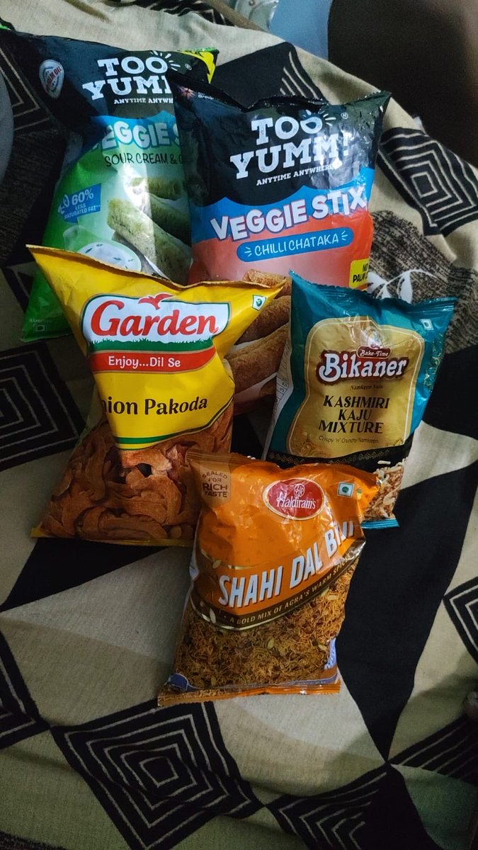 aarnav90726_ji's tweet photo. X, which namkeen do you like the most? 👀😂
Drop your favourite below — let’s see which one wins the timeline. 🥨🔥
#Namkeen #FoodTwitter #IndianSnacks https://t.co/hucB5v0XYr