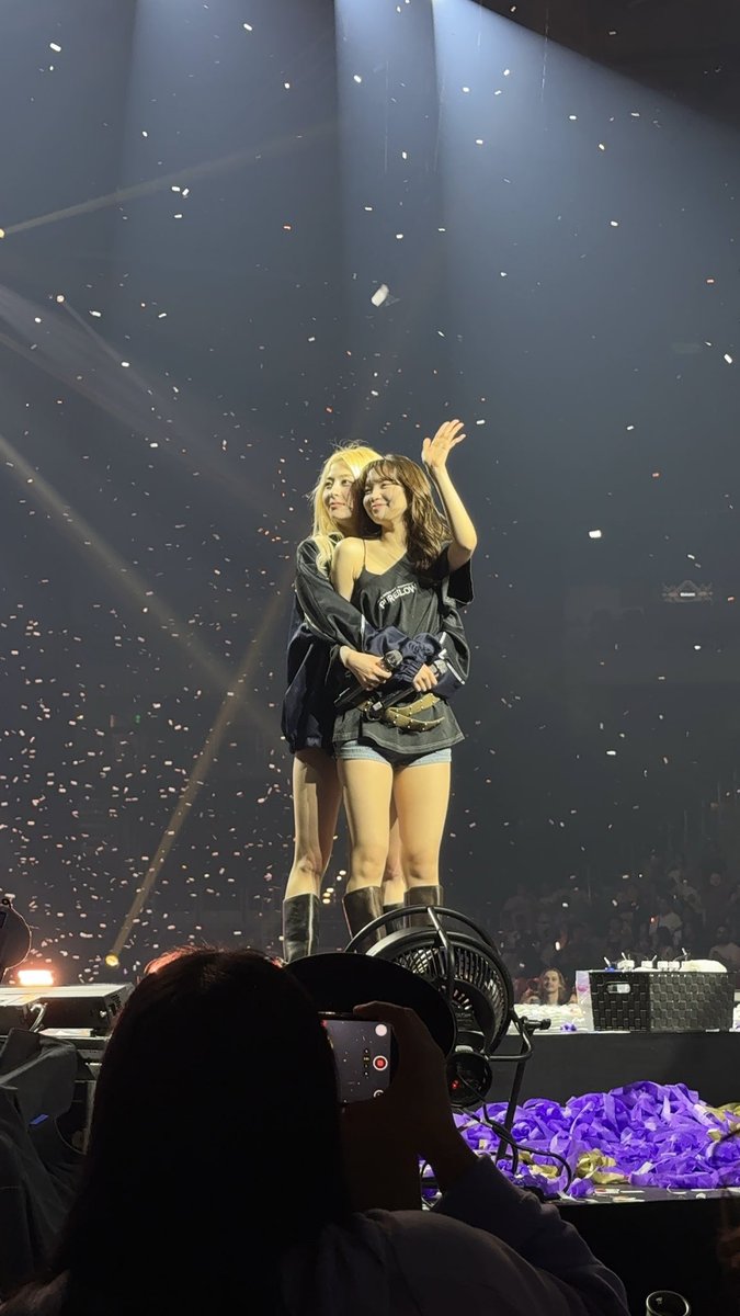 thuhlissera's tweet photo. PURINZ 😭😭😭😭 https://t.co/r0jjfiEH81