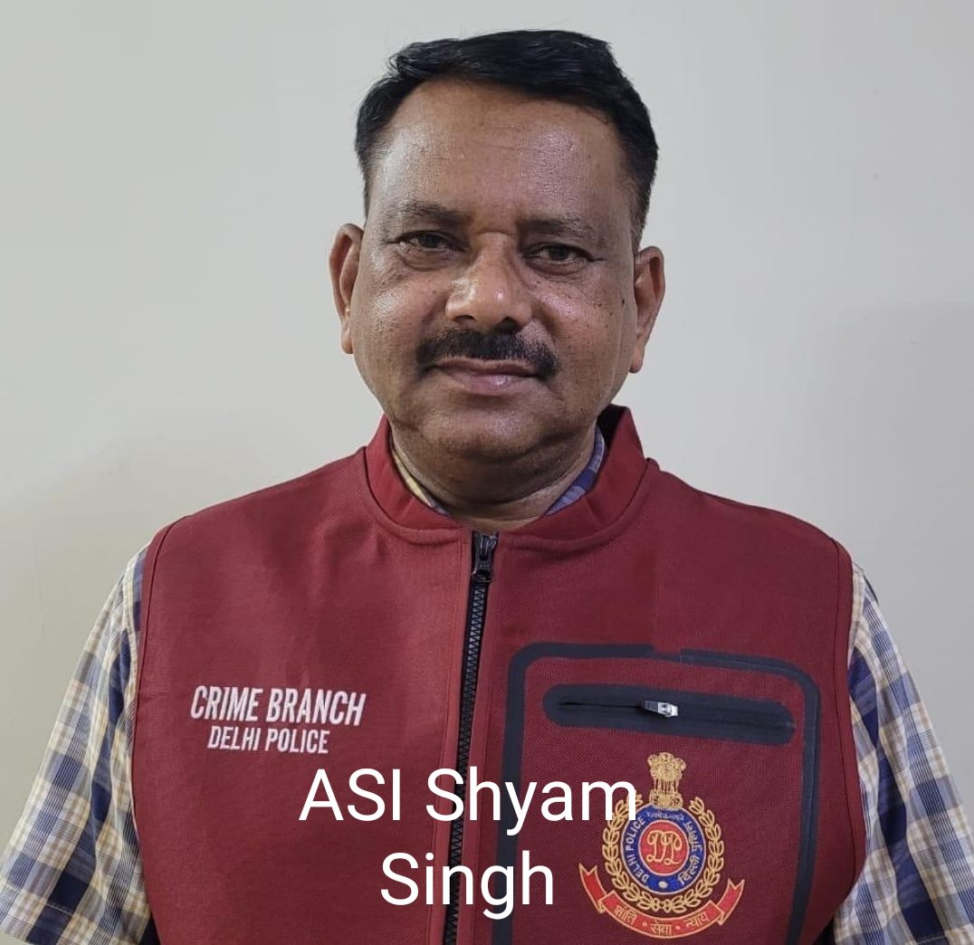 CrimeBranchDP's tweet photo. 🚨🔥 11-YEAR MANHUNT ENDS — LIFE CONVICT ABSCONDING SINCE 2015 APPREHENDED! 🚔

🎯 ARSC, Crime Branch, Delhi apprehended a life convict convicted in a murder case of year 2010 of PS Mayur Vihar, Delhi, who had jumped furlough and remained absconding for 11 YEARS.
⚡ Relentless Pursuit: Abandoned address verified; technical intelligence & sustained field efforts traced him from Trilok Puri → Greater Noida → Himachal Pradesh.
🔎 The convict had concealed his original identity and was residing in a remote village in Himachal Pradesh.

💪 Successful operation led by Insp. Deepak Dahiya, under ACP Sanjay Nagpal & ACP Vivekanand Pathak, and under the supervision of DCP Sh. Sanjeev Kumar Yadav.

🚨🔥 11 साल की तलाश समाप्त — 2015 से फरार उम्रकैद का दोषी गिरफ्तार! 🚔
🎯 ARSC, क्राइम ब्रांच, दिल्ली ने वर्ष 2010 के थाना मयूर विहार, दिल्ली के हत्या मामले में उम्रकैद की सजा पाए उस दोषी को दबोचा, जो फर्लो पर बाहर आने के बाद 11 वर्षों से फरार था।
⚡ लगातार प्रयास: पुराने/परित्यक्त पते का सत्यापन, तकनीकी सूचना एवं लगातार मैदानी प्रयासों के जरिए त्रिलोकपुरी → ग्रेटर नोएडा → हिमाचल प्रदेश तक पीछा किया गया।
🔎 दोषी ने अपनी असली पहचान छिपाकर हिमाचल प्रदेश के एक दूरदराज गांव में रहना शुरू कर दिया था।
💪 सफल ऑपरेशन का नेतृत्व इंस्पेक्टर दीपक दहिया ने किया, एसीपी संजय नागपाल एवं एसीपी विवेकानंद पाठक के निर्देशन तथा डीसीपी श्री संजीव कुमार यादव की निगरानी में।

https://t.co/2ZBH8AZKHV

#DelhiPolice
#CrimeBranch

@LtGovDelhi
@DelhiPolice
@CPDelhi