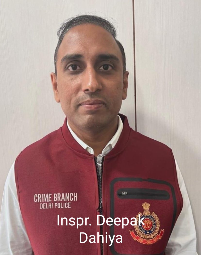 CrimeBranchDP's tweet photo. 🚨🔥 11-YEAR MANHUNT ENDS — LIFE CONVICT ABSCONDING SINCE 2015 APPREHENDED! 🚔

🎯 ARSC, Crime Branch, Delhi apprehended a life convict convicted in a murder case of year 2010 of PS Mayur Vihar, Delhi, who had jumped furlough and remained absconding for 11 YEARS.
⚡ Relentless Pursuit: Abandoned address verified; technical intelligence & sustained field efforts traced him from Trilok Puri → Greater Noida → Himachal Pradesh.
🔎 The convict had concealed his original identity and was residing in a remote village in Himachal Pradesh.

💪 Successful operation led by Insp. Deepak Dahiya, under ACP Sanjay Nagpal & ACP Vivekanand Pathak, and under the supervision of DCP Sh. Sanjeev Kumar Yadav.

🚨🔥 11 साल की तलाश समाप्त — 2015 से फरार उम्रकैद का दोषी गिरफ्तार! 🚔
🎯 ARSC, क्राइम ब्रांच, दिल्ली ने वर्ष 2010 के थाना मयूर विहार, दिल्ली के हत्या मामले में उम्रकैद की सजा पाए उस दोषी को दबोचा, जो फर्लो पर बाहर आने के बाद 11 वर्षों से फरार था।
⚡ लगातार प्रयास: पुराने/परित्यक्त पते का सत्यापन, तकनीकी सूचना एवं लगातार मैदानी प्रयासों के जरिए त्रिलोकपुरी → ग्रेटर नोएडा → हिमाचल प्रदेश तक पीछा किया गया।
🔎 दोषी ने अपनी असली पहचान छिपाकर हिमाचल प्रदेश के एक दूरदराज गांव में रहना शुरू कर दिया था।
💪 सफल ऑपरेशन का नेतृत्व इंस्पेक्टर दीपक दहिया ने किया, एसीपी संजय नागपाल एवं एसीपी विवेकानंद पाठक के निर्देशन तथा डीसीपी श्री संजीव कुमार यादव की निगरानी में।

https://t.co/2ZBH8AZKHV

#DelhiPolice
#CrimeBranch

@LtGovDelhi
@DelhiPolice
@CPDelhi