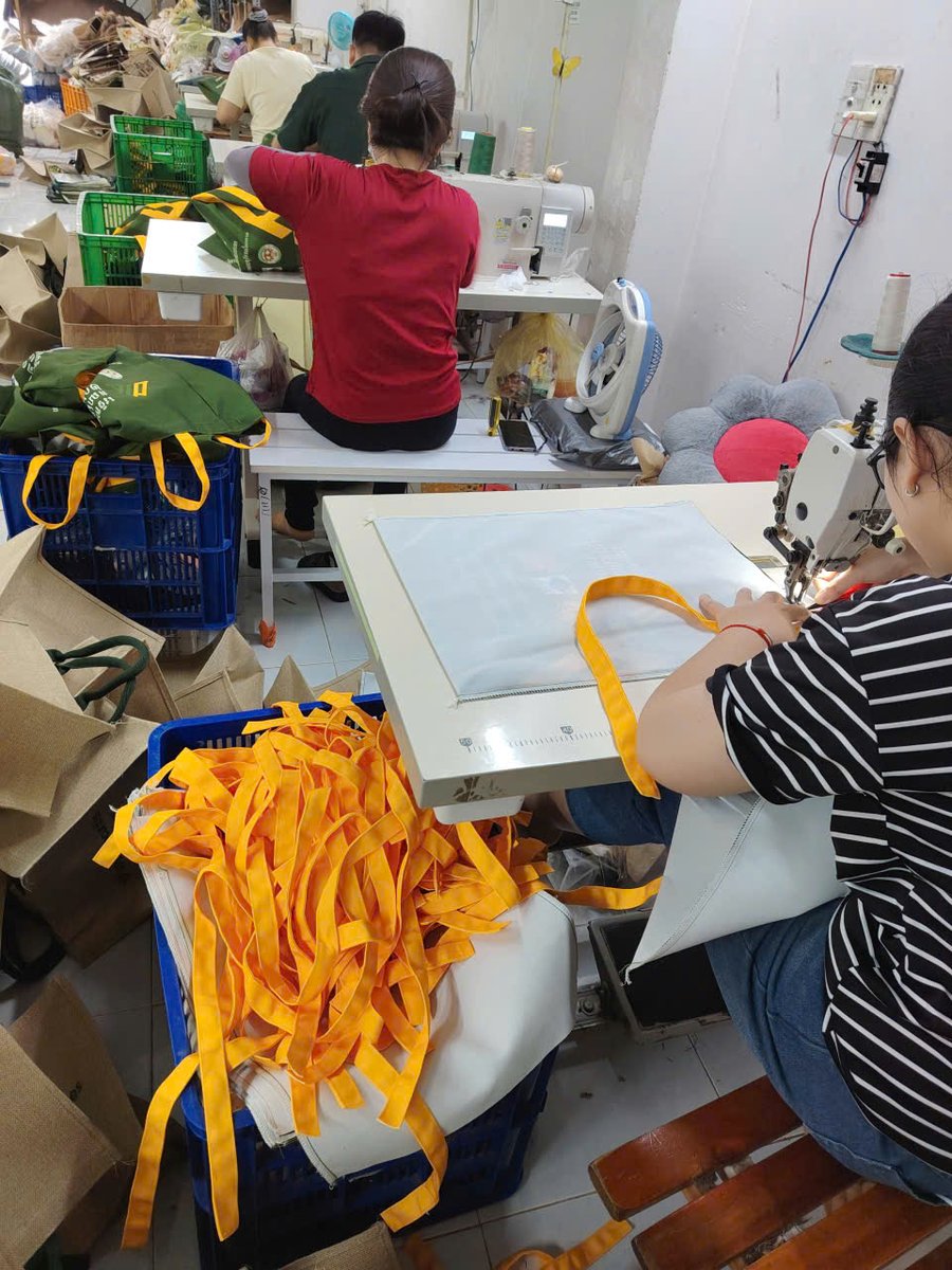 tuansanghen's tweet photo. Canvas tote bags — simple product, lots of details.

Weight, handle length, stitching, structure...

Which detail matters most to you?
#CanvasBag #ApparelManufacturing https://t.co/a6tDoUgYVl