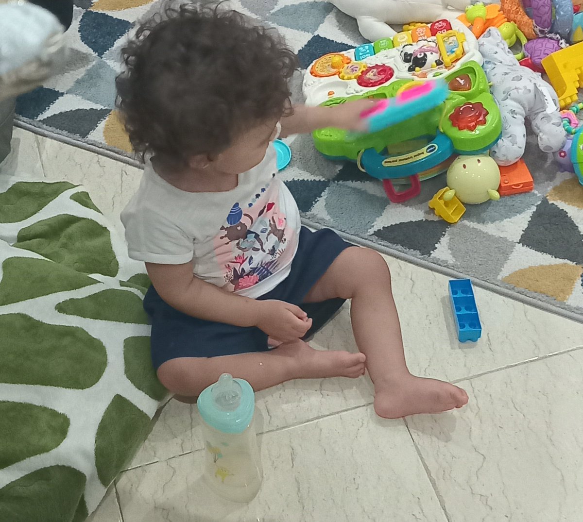 Solmee8's tweet photo. I hate every baby except my baby niece, I can't wait til I get a job so I can spoil her with more toys. Aghh so cute #proudaunt https://t.co/Bp0zjTdm6D